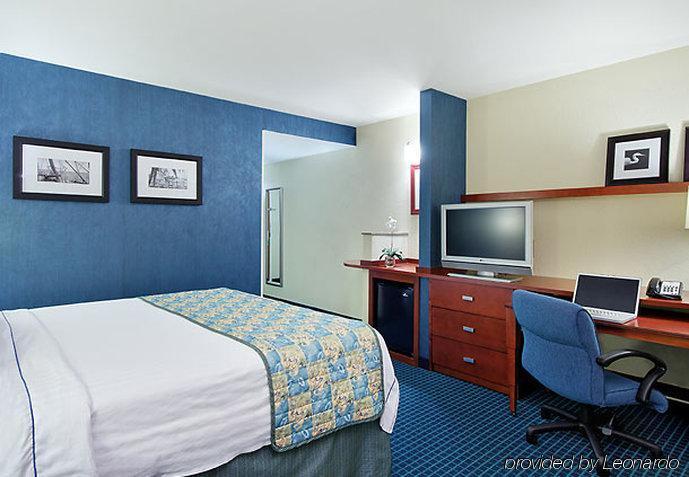 Courtyard Fort Myers At I-75 And Gulf Coast Town Center Estero Room photo