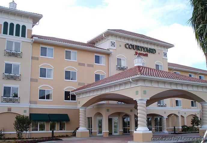 Courtyard Fort Myers At I-75 And Gulf Coast Town Center Estero Exterior photo